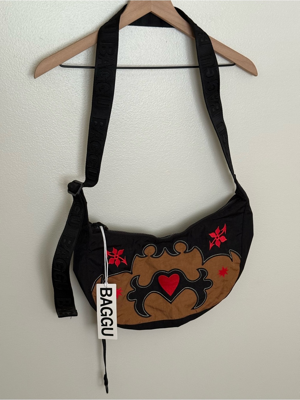 Baggu Medium Nylon Crescent Bag - Picture 3 of 5